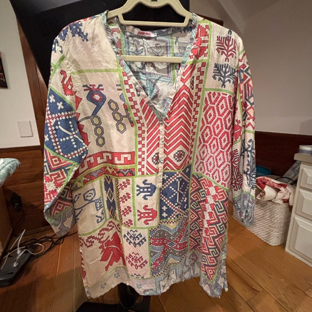 Really pretty Johnny Was tunic in silk.